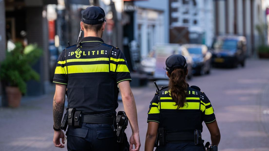 De politie is op zoek naar twee vermiste meisjes