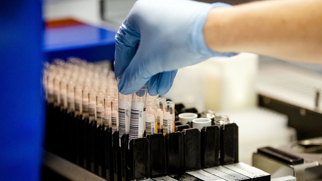 Bloedonderzoek in een laboratorium, foto ter illustratie