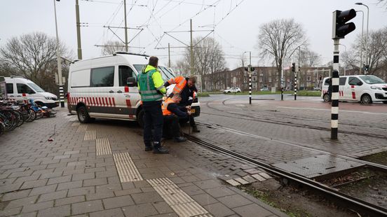 112-nieuws | Wissel doorboort bodem van tram en raakt passagier - Gewonden bij ongelukken. 112-nieuws | Wissel doorboort bodem van tram en raakt passagier - Gewonden bij ongelukken.