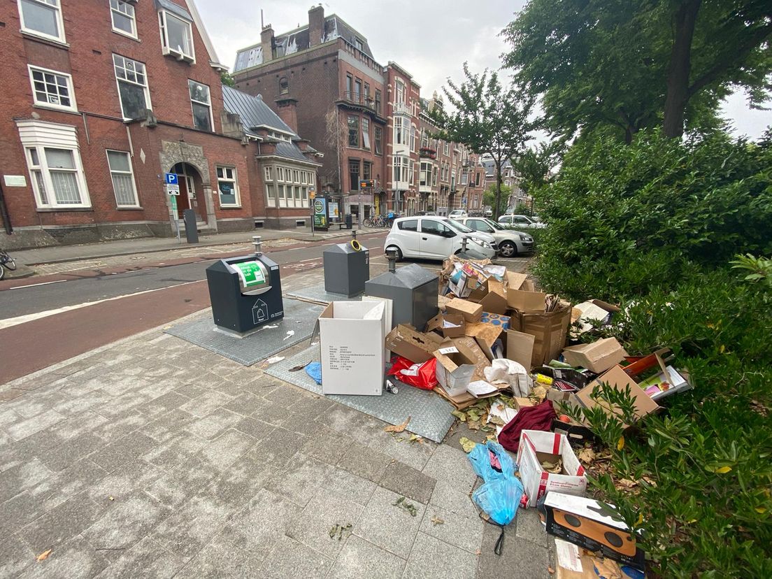 Archieffoto | Bergen afval stapelen zich op in Delfshaven