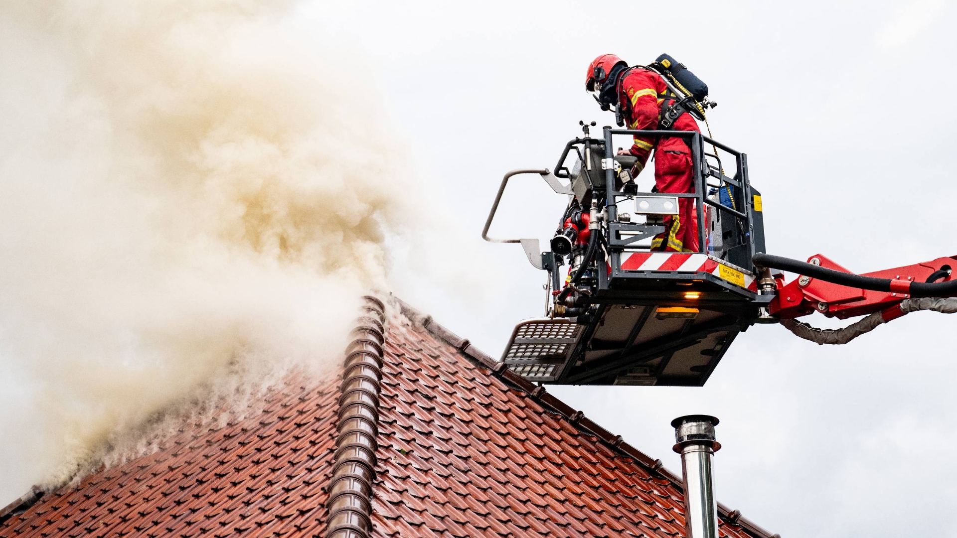 Brand in woning Hoogezand na blikseminslag