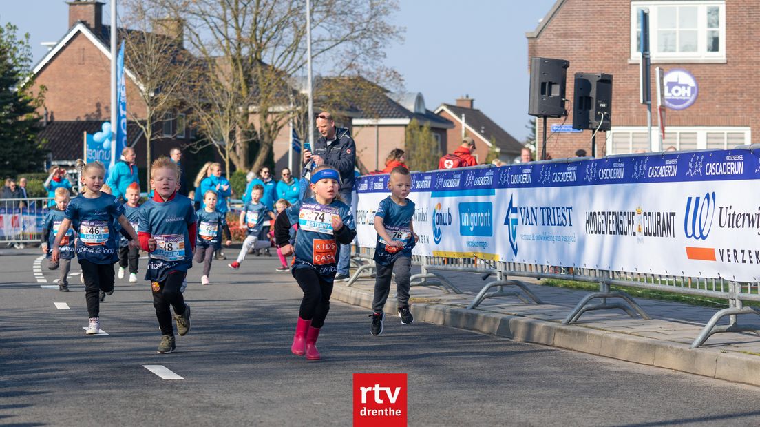 Kinderen liepen vandaag de Unicefloop in Hoogeveen (Rechten: Kim Stellingwerf)