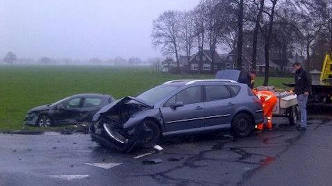 Auto's fors beschadigd in Punthorst