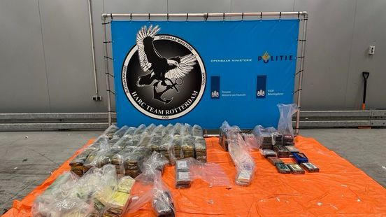Honderden kilos cocaïne gevonden in Rotterdamse haven | Voetganger gewond na aanrijding met auto. Honderden kilos cocaïne gevonden in Rotterdamse haven | Voetganger gewond na aanrijding met auto.