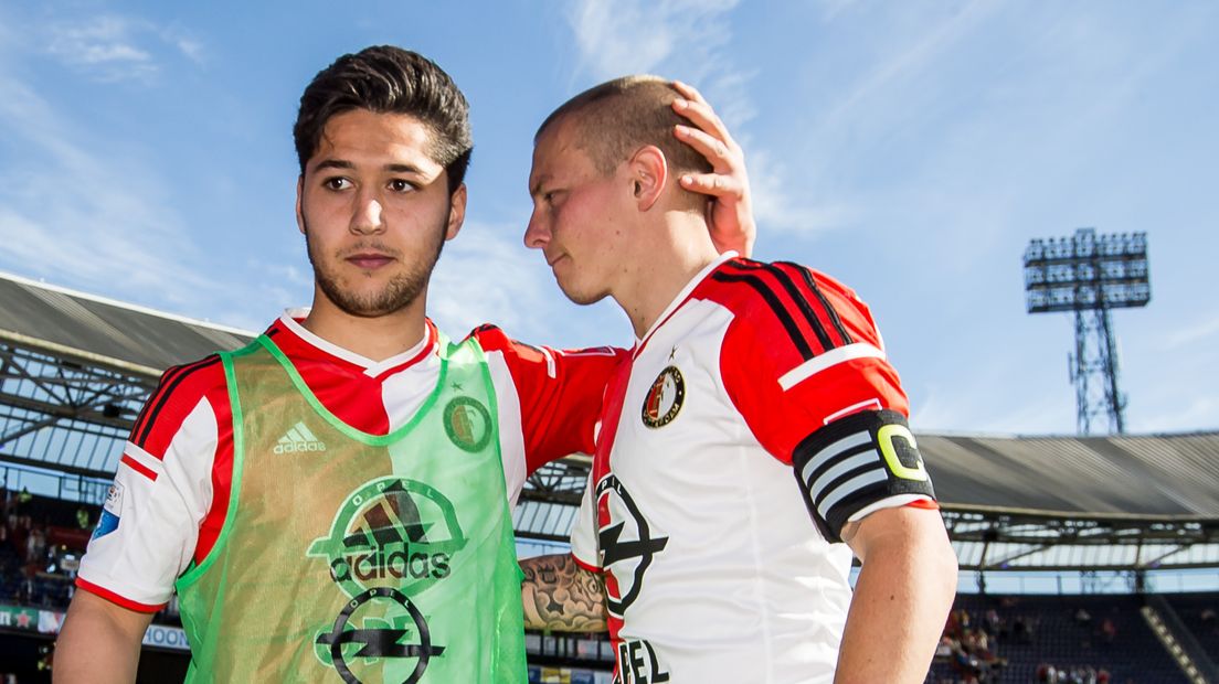 Anass Achahbar (links) met Jordy Clasie.