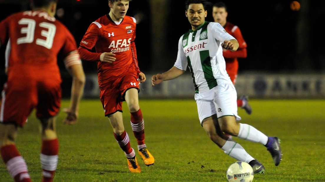 Keziah Veendorp, hier nog in actie voor Jong FC Groningen, blijft langer verbonden aan FC Emmen.