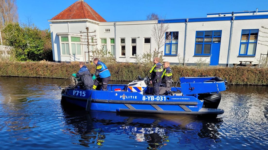 In de Nieuwe Rijn wordt gezocht naar bewijsmateriaal in de zaak Esmee