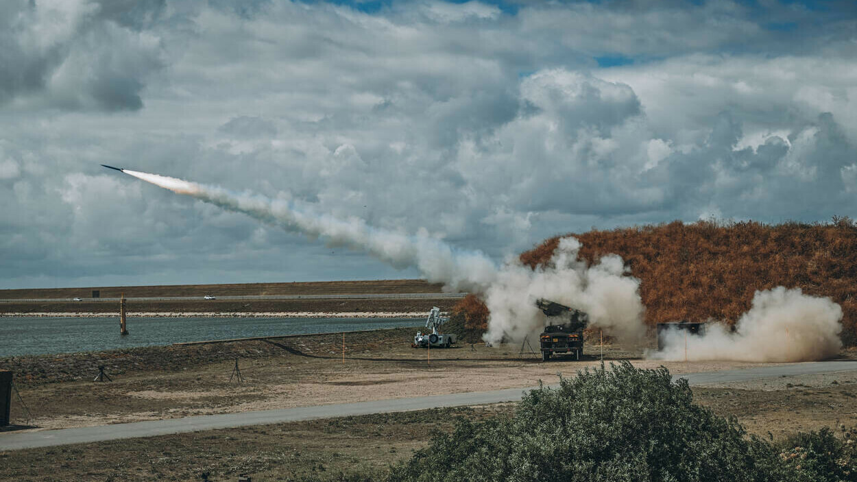 Defensie oefent met rakketten vanaf de Afsluitdijk