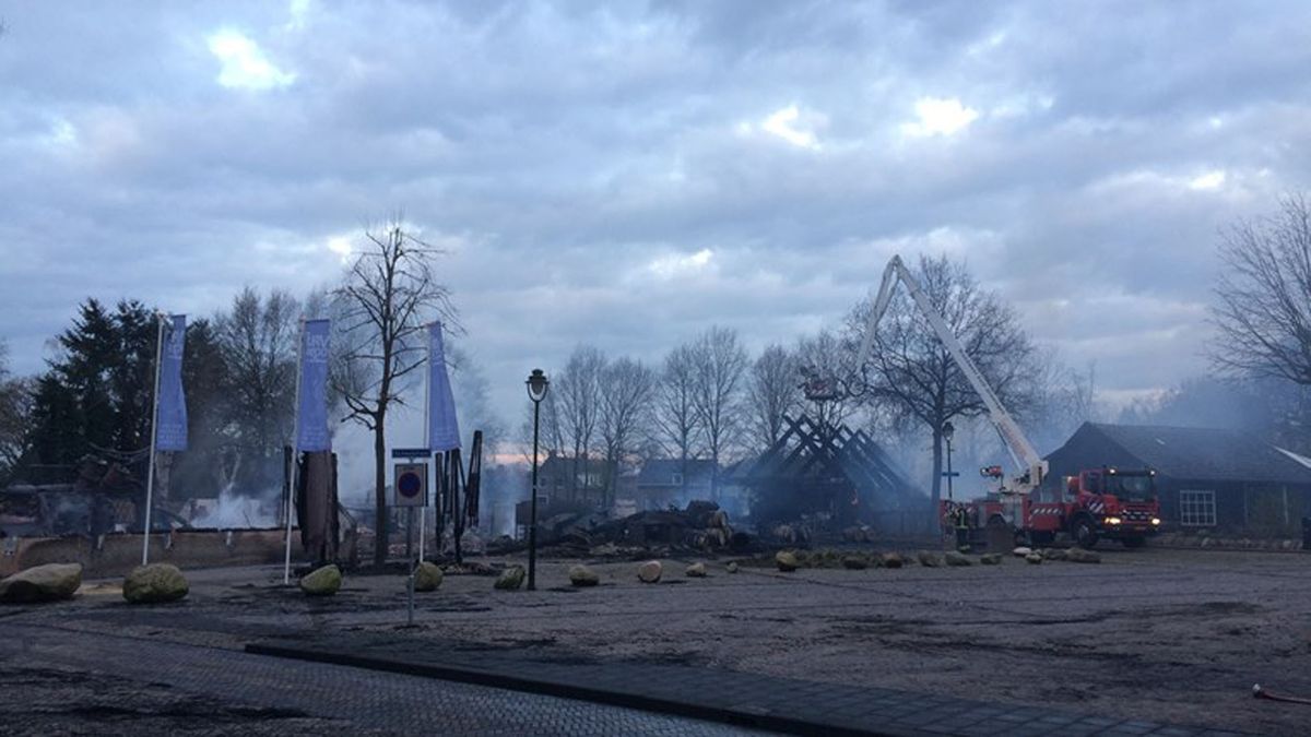 Bewoner nog spoorloos na verwoestende brand in distilleerderij in Exloo (update)