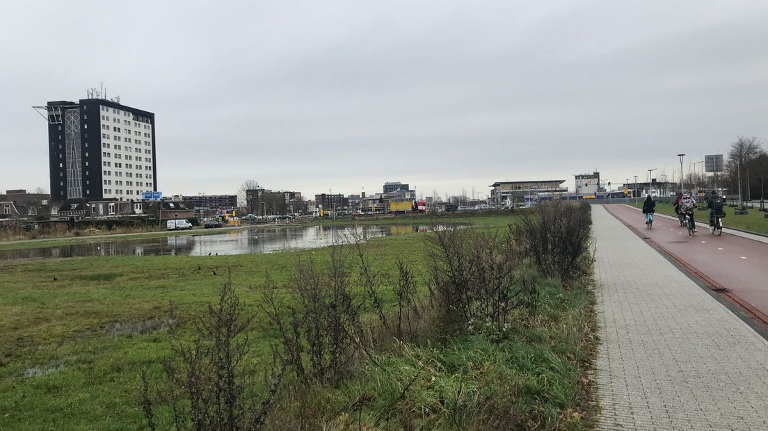 Op het braakliggende terrein van de oude melkfabriek Acmesa komt eindelijk woningbouw (Rechten: RTV Drenthe / Margriet Benak)