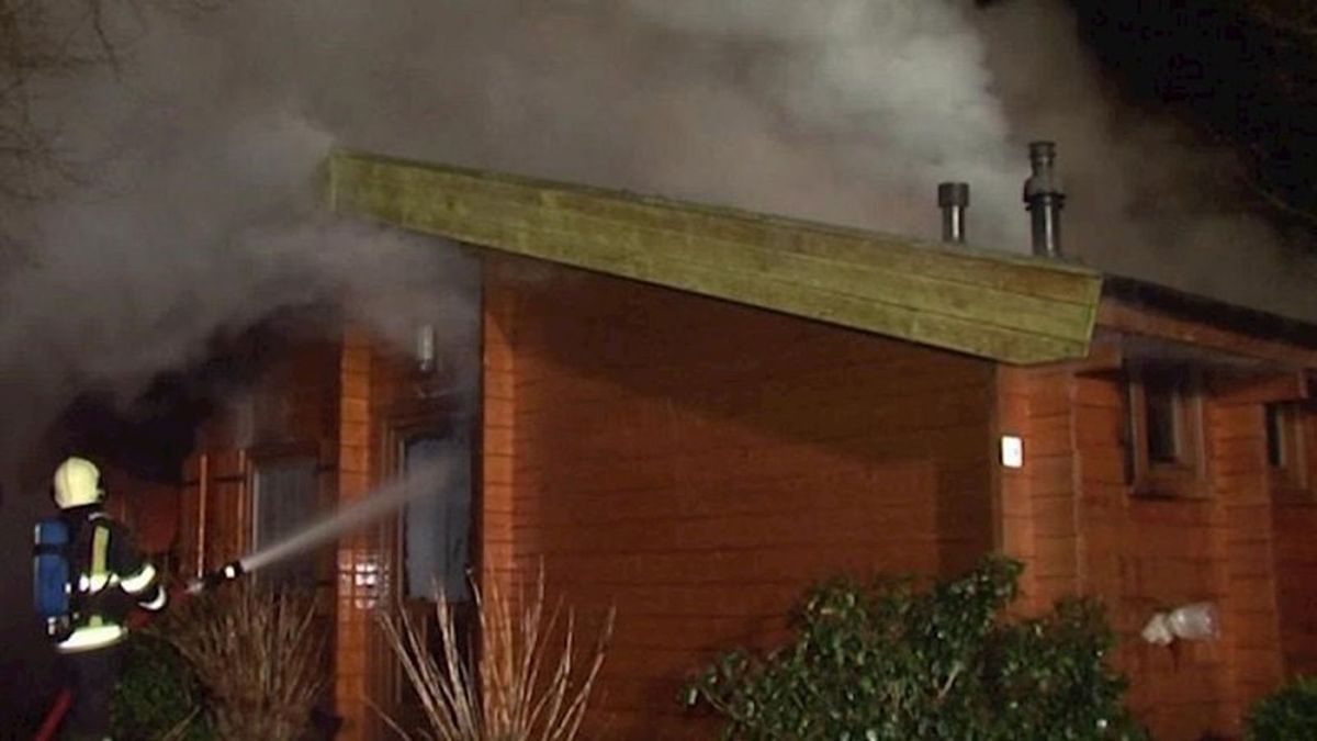 Slachtoffers serie woningbranden IJhorst krijgen na acht jaar excuses van dader