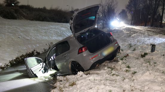 Liveblog winters weer | Meerdere ongelukken tijdens sneeuwbuien - Waarschuwing voor gladheid blijft. Liveblog winters weer | Meerdere ongelukken tijdens sneeuwbuien - Waarschuwing voor gladheid blijft.