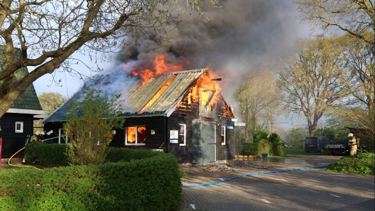 112 Nieuws: Persoon gereanimeerd aan Singel in Deventer | Schuurbrand in Basse