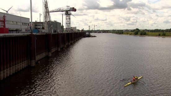 Zeer lage waterstanden in Gelderland: schade bij jachthaven, schepen moeten omvaren