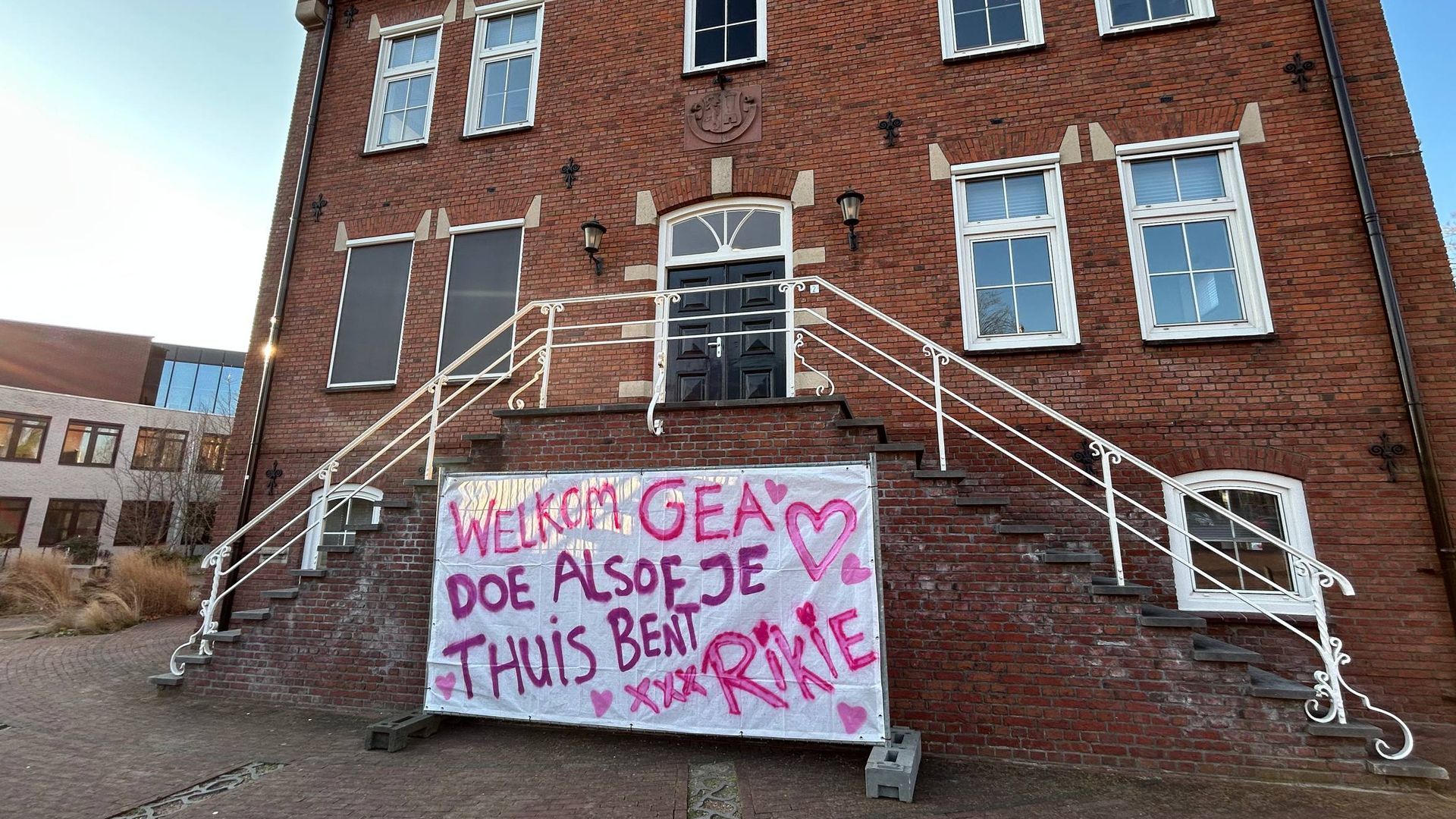 Het spandoek voor burgemeester Hofstede