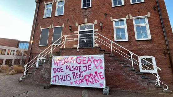 Tante Rikie heet burgemeester welkom