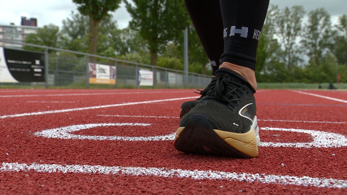 Vernieuwde atletiekbaan geopend in Sneek | Arends en Pel winnen titel in Rosmalen