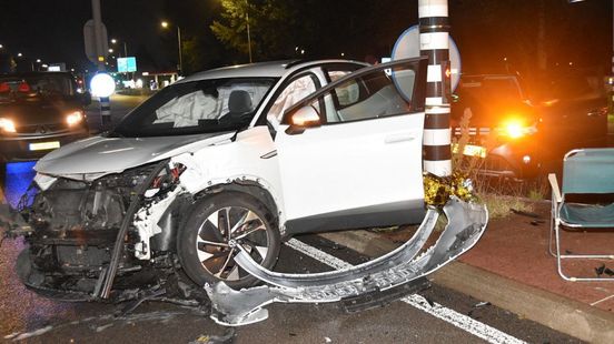 Gewonde en aanhouding na zwaar ongeluk. Gewonde en aanhouding na zwaar ongeluk.