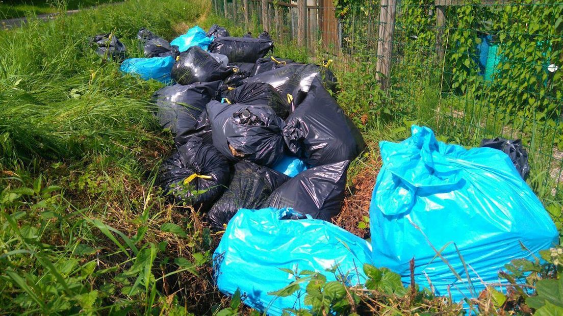 Zakken met wietafval gedumpt in Enschede