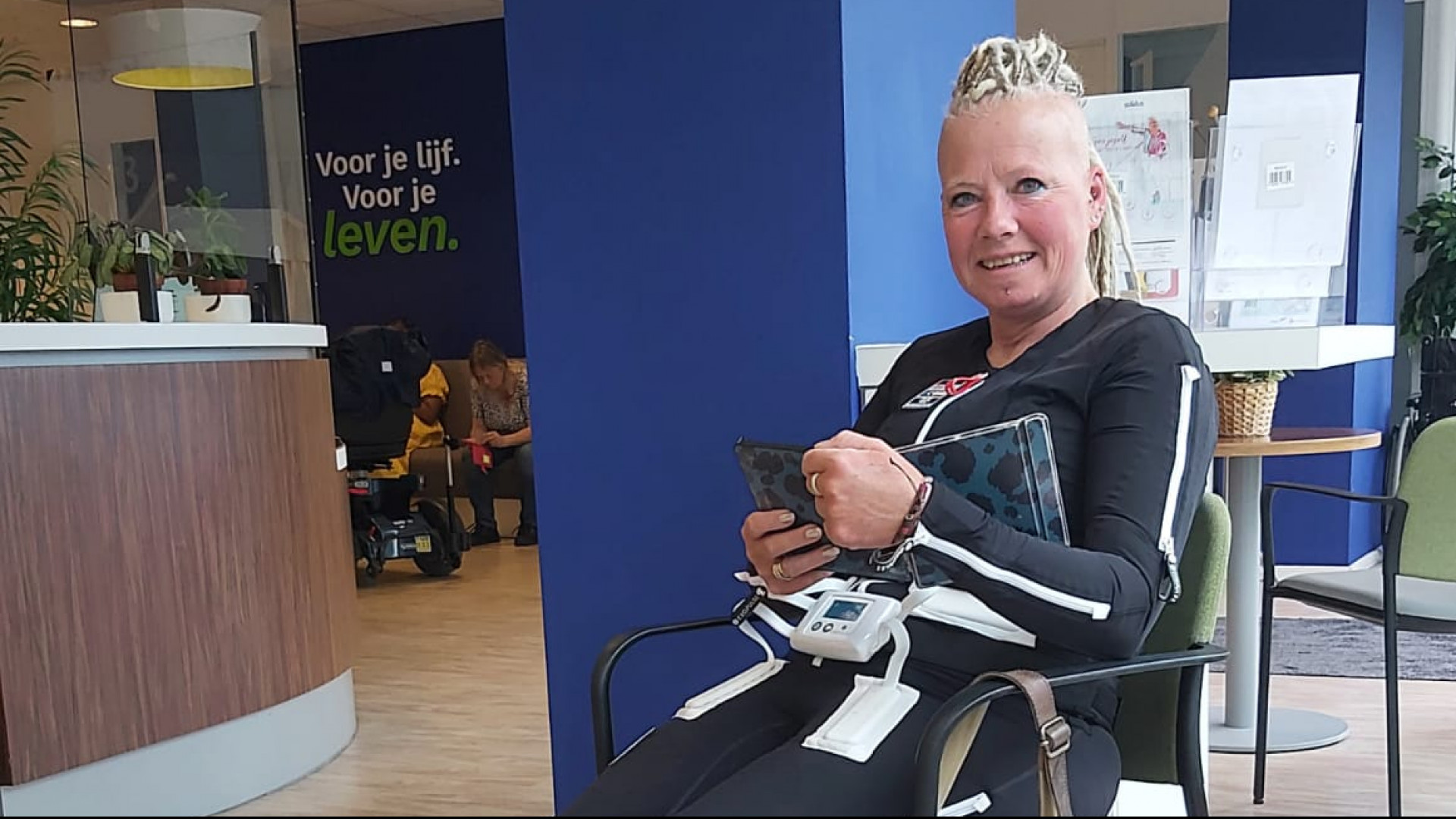 Esther van Heel probeert Exopulse Mollii Suit uit