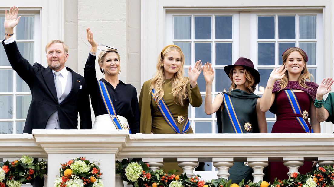 De Oranjes tijdens de balkonscène op Prinsjesdag