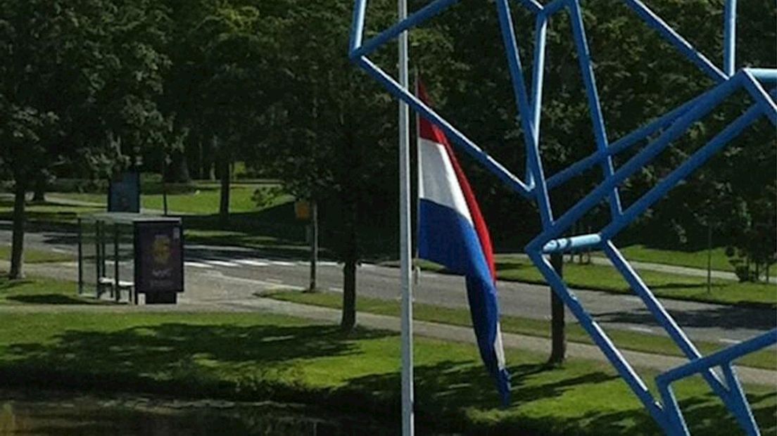 Vlag Kampen halfstok