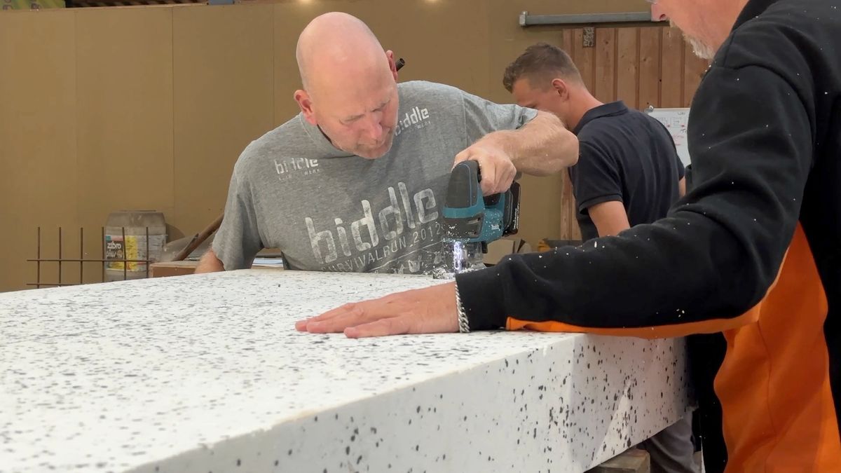 Door ruimtegebrek staan drie gondels in één loods in Drogeham: 