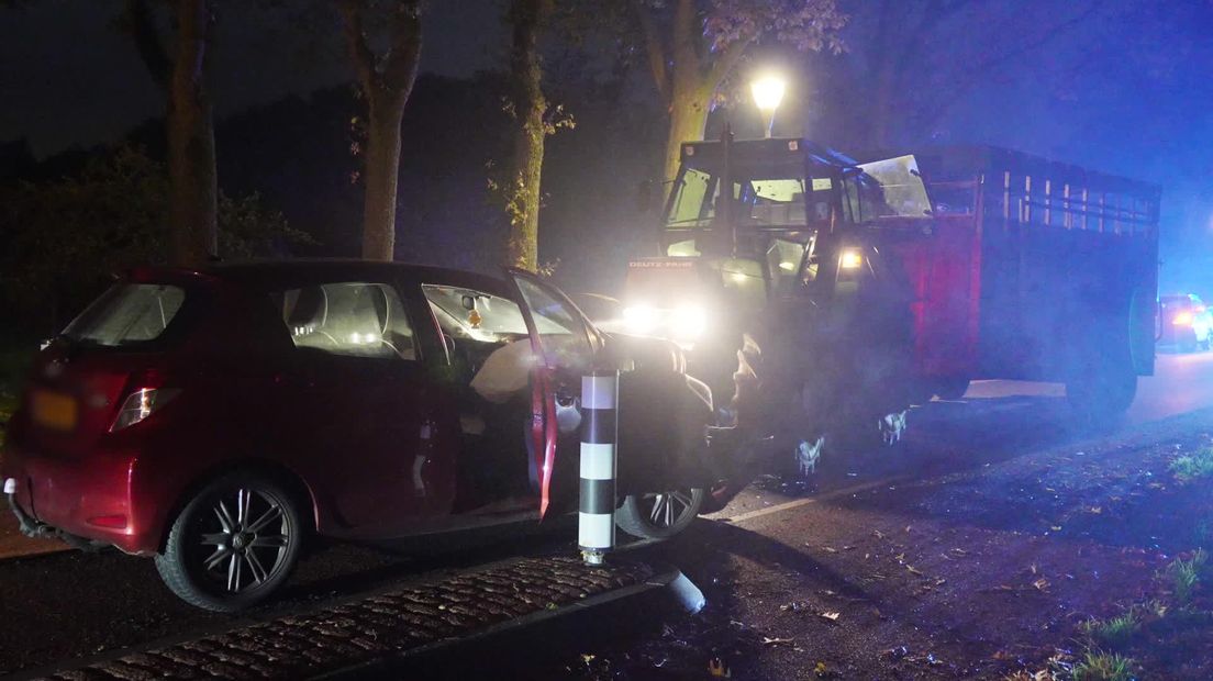 De auto en trekker kwamen frontaal in botsing