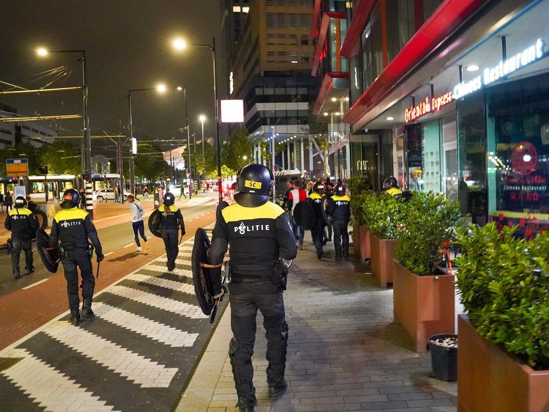 De politie rukte uit naar het Kruisplein waar de verdwenen beelden stonden