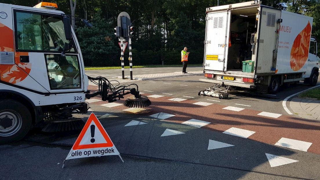 Tractor lekt olie in Enschede