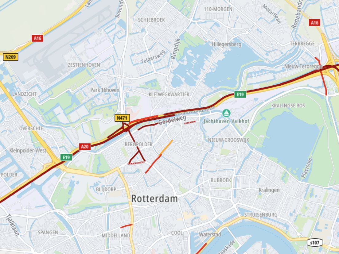 Het staat vast op de A20 door het ongeluk.
