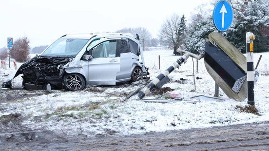 112 Nieuws: Afrit N36 bij Vriezenveen afgesloten na ongeval | Vreemde vaten aangetroffen in Beulakerwiede. 112 Nieuws: Afrit N36 bij Vriezenveen afgesloten na ongeval | Vreemde vaten aangetroffen in Beulakerwiede.