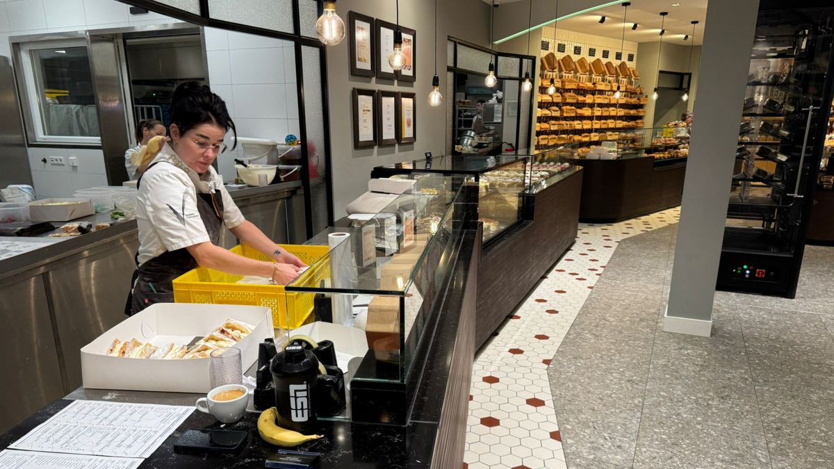 Bakker maakt zich klaar voor oliebollengekte: 'Beslag moet perfect zijn'