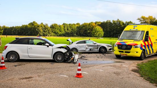 Ravage na botsing • fietser ernstig gewond. Ravage na botsing • fietser ernstig gewond.