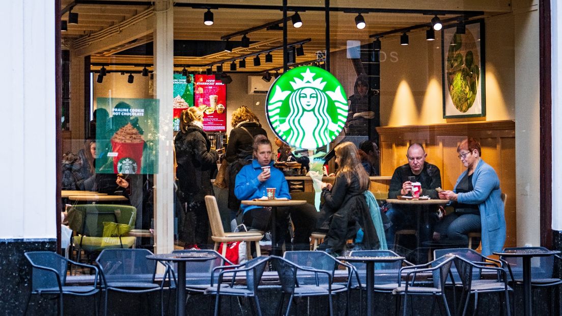 Een koffiezaak in de Herestraat, op een plek waar vroeger een kledingwinkel zat