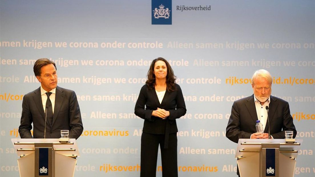 Premier Mark Rutte en RIVM-baas Jaap van Dissel