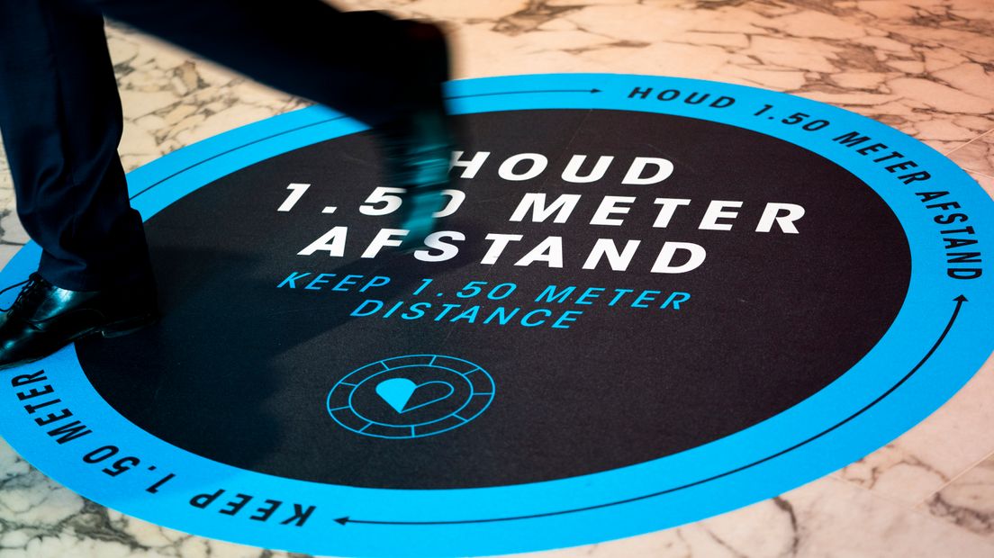 Afstand houden wordt steeds moeilijker.