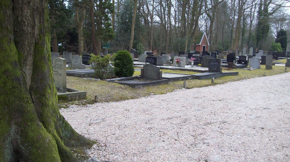 Een begraafplaats (Rechten: archief RTV Drenthe)