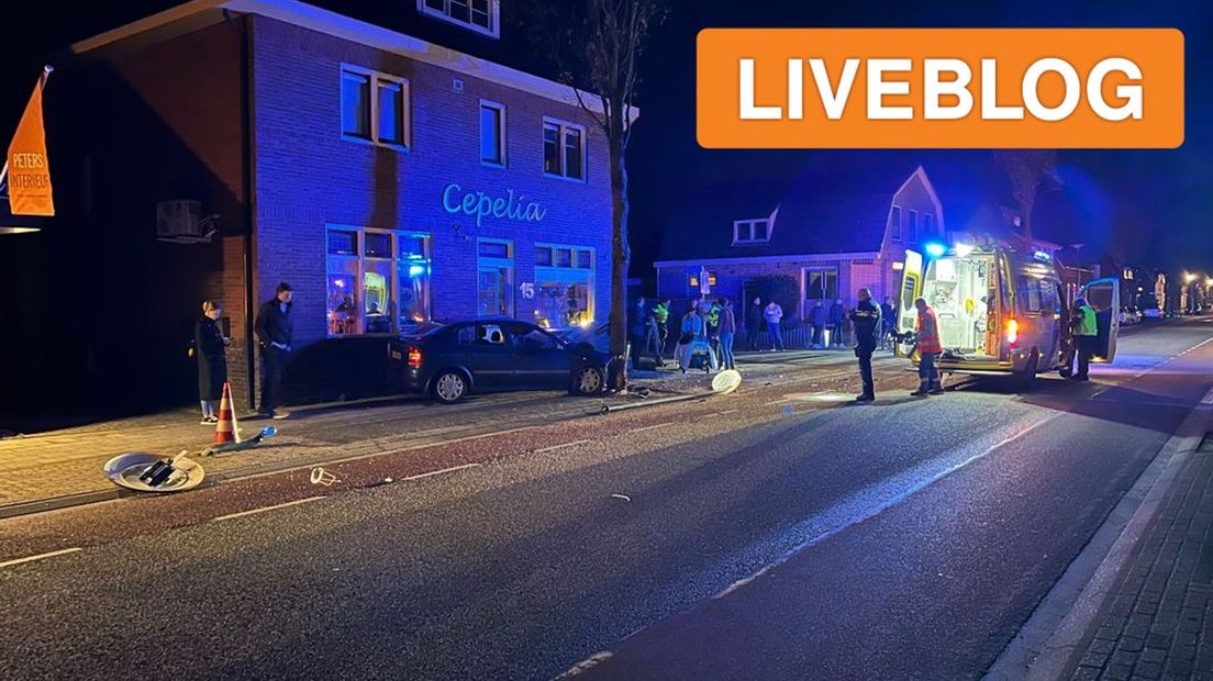 In Ulft reed een automobilist zondagavond twee lantaarnpalen uit de grond.
