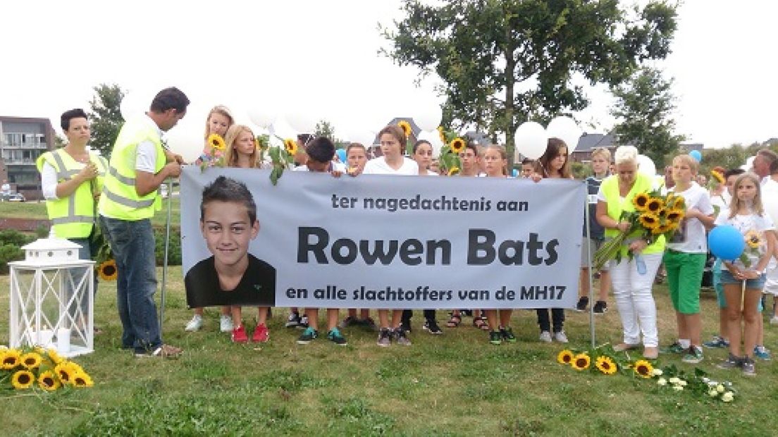 De 12-jarige Rowen Bats werd zaterdagavond herdacht in Zutphen tijdens een stille tocht.