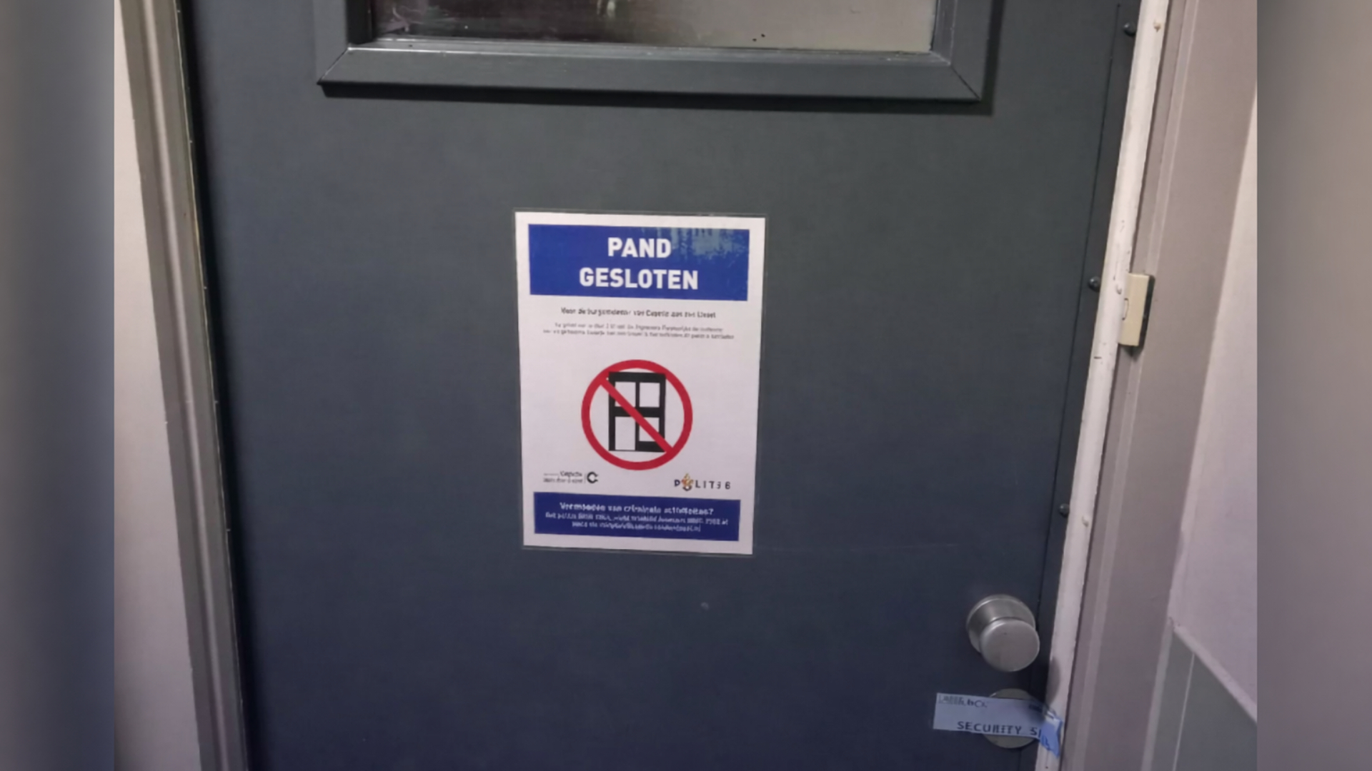 De gemeente Capelle heeft de woning per direct gesloten.