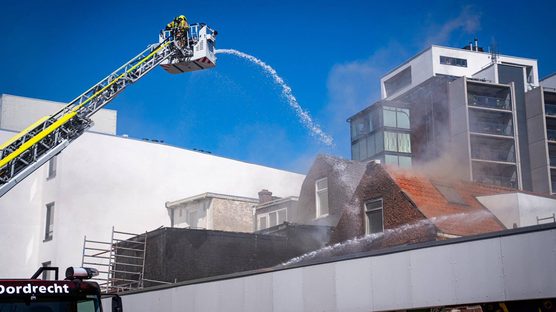 Bij de brand kwam in eerste instantie veel rook vrij.