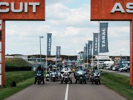Vijftig kinderen maken een ritje op het TT Circuit: 'Dit vergeet je niet!'