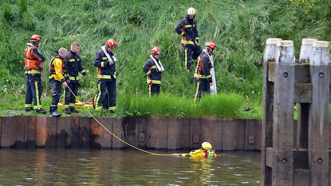 Zoekactie bij sluis in Eefde