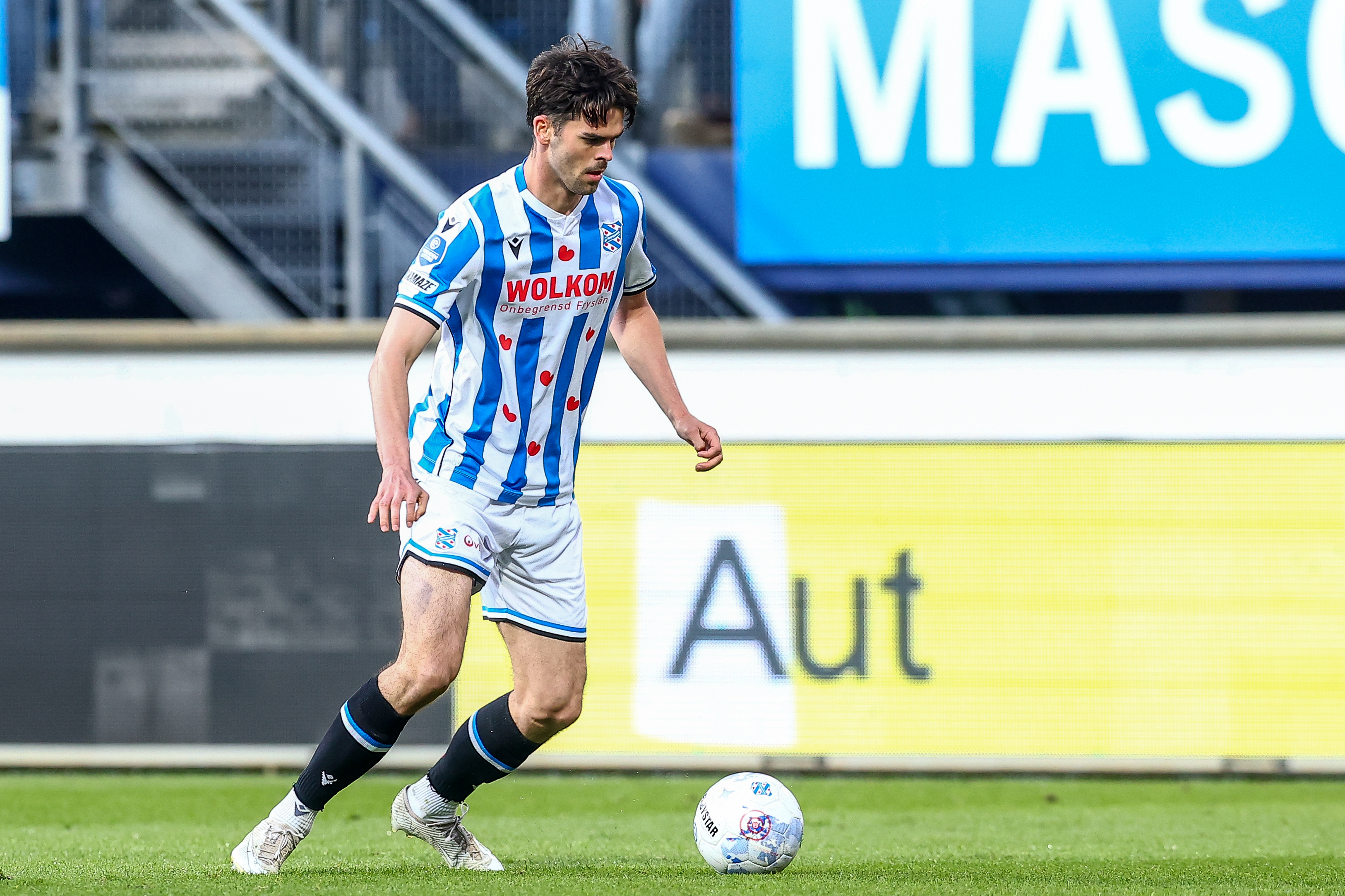 Lasse Nordås met de bal
