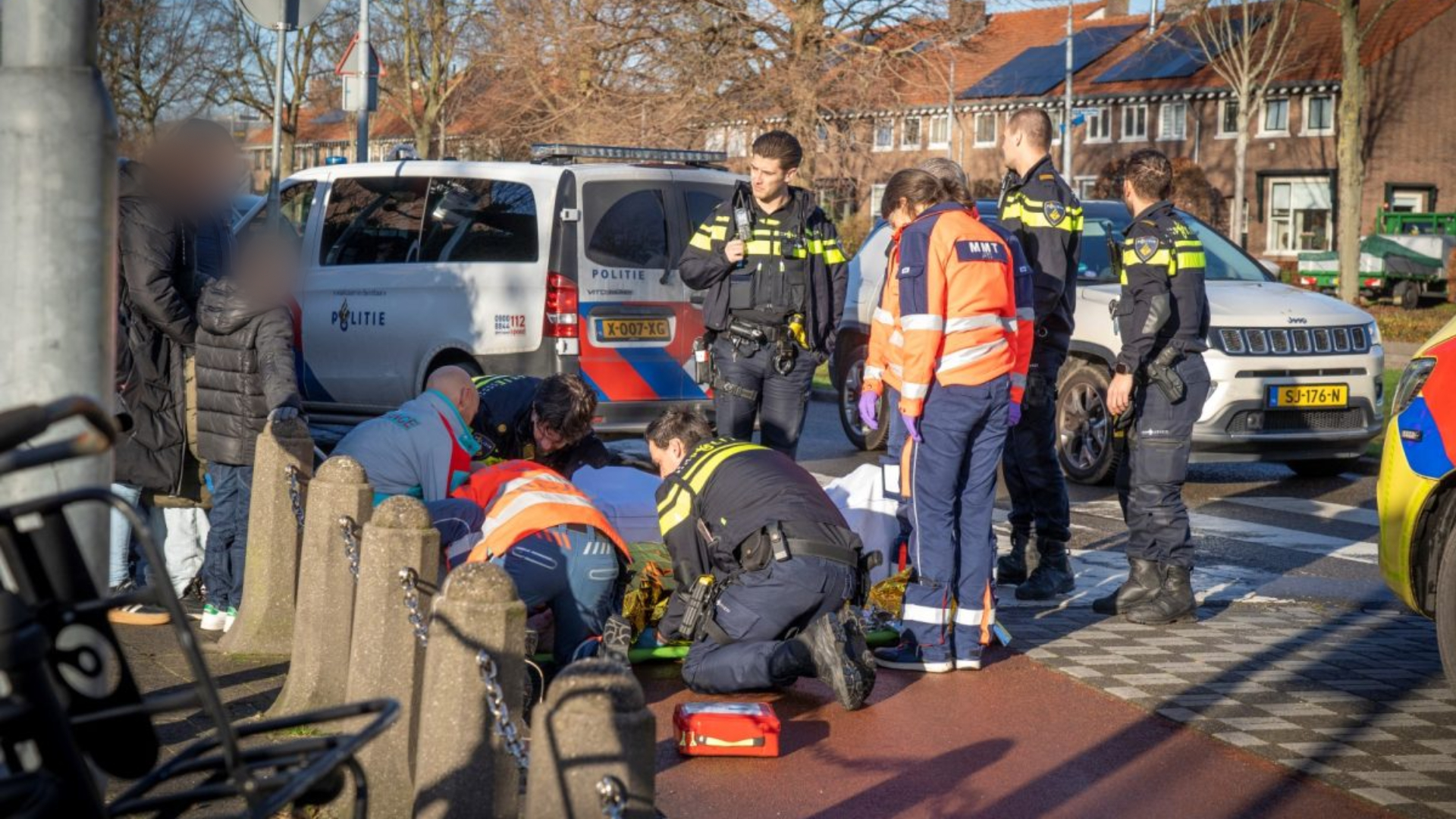 Een vrouw raakte gewond en moest naar het ziekenhuis.