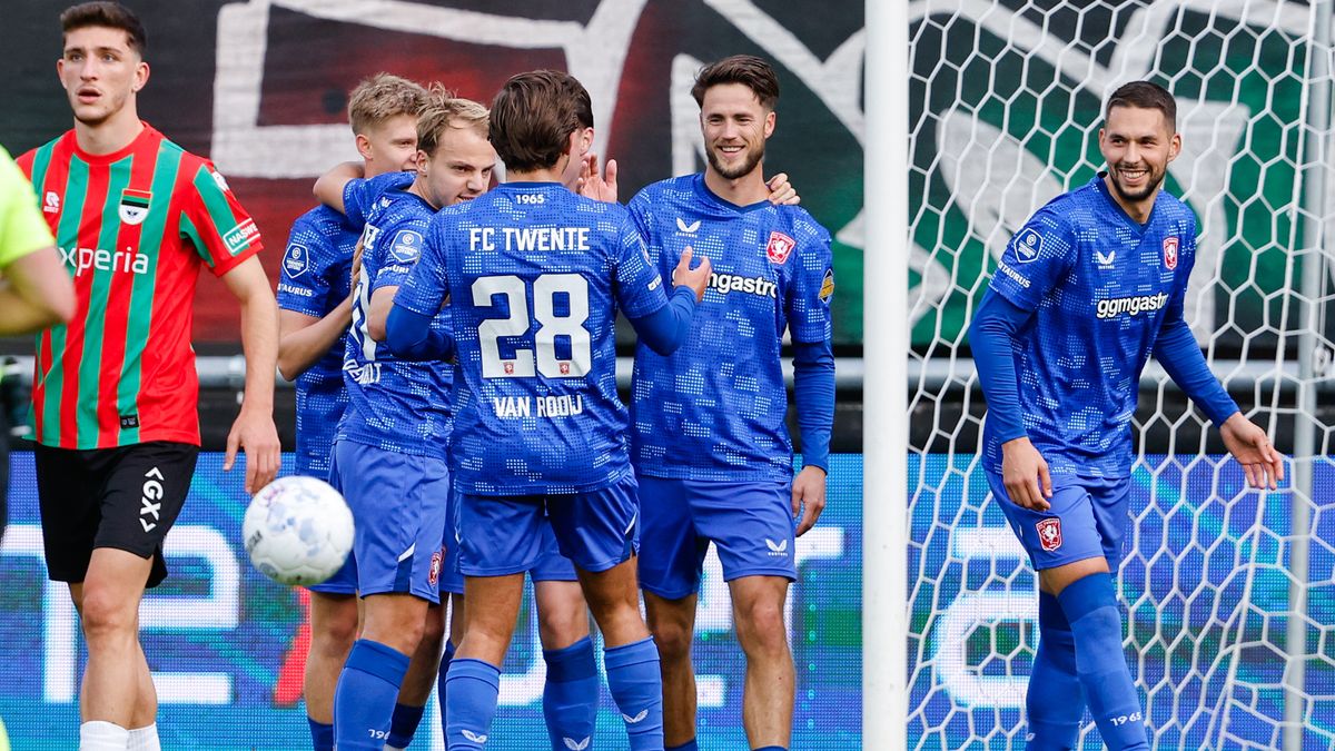 Ricky van Wolfswinkel redt in blessuretijd vanaf de stip een punt voor FC Twente