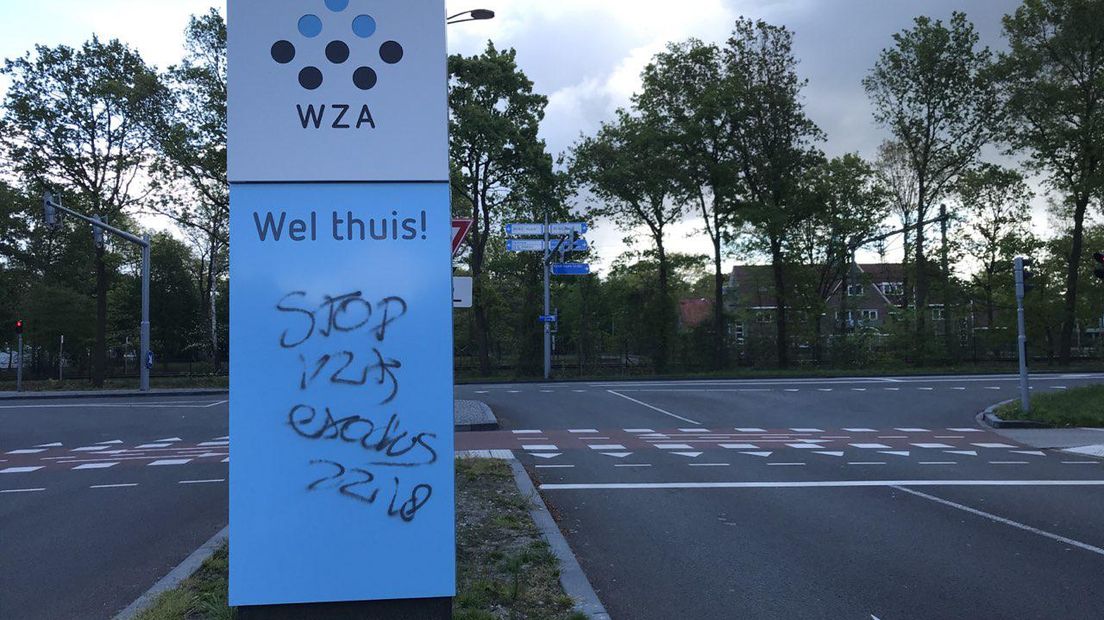 De tekst op een van de borden van het WZA (Rechten: RTV Drenthe/Josien Feitsma)