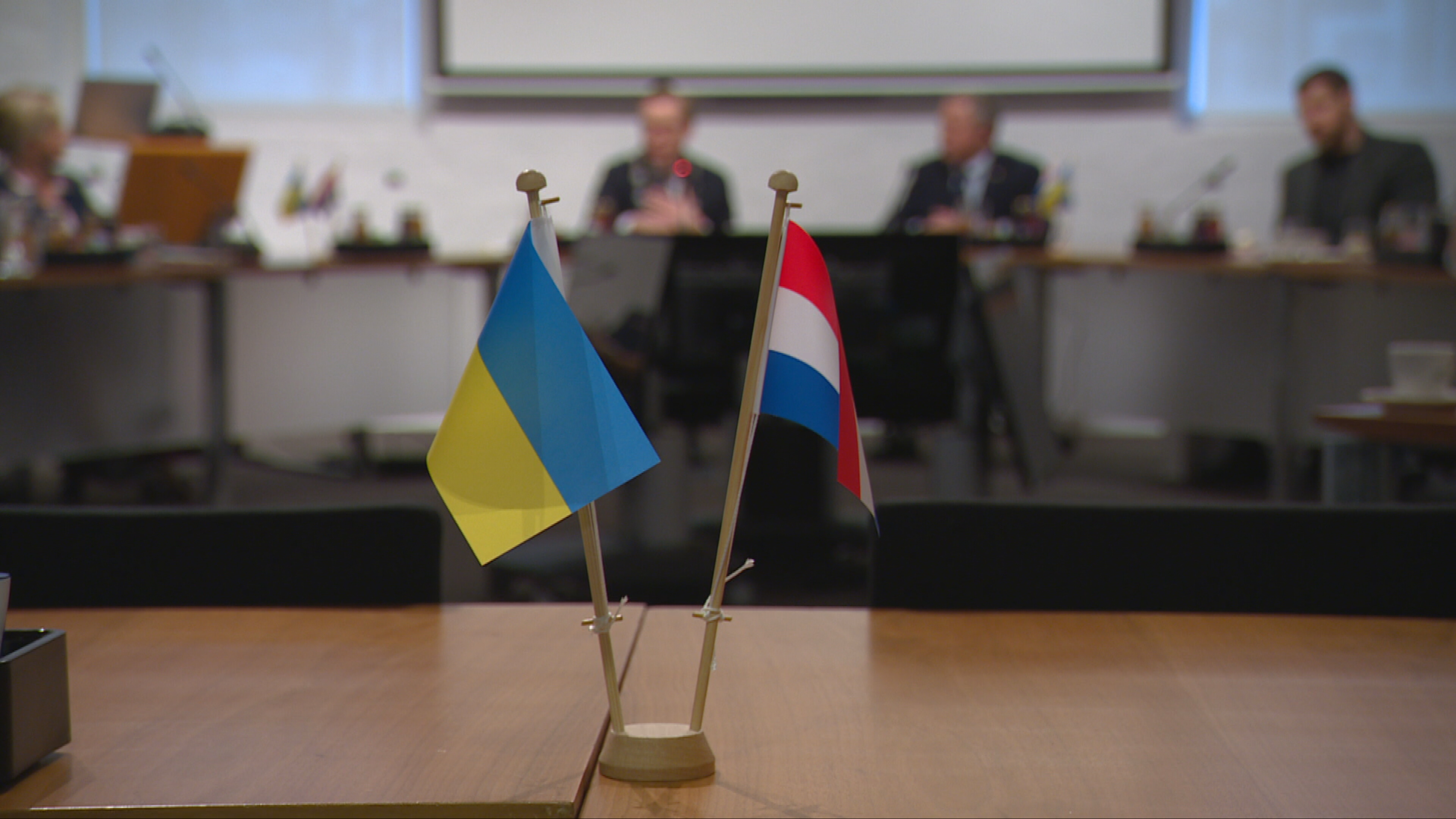 Oekraynske en Nederlânske flagge