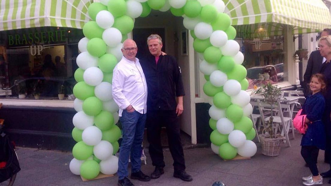 Topkok Henk Savelberg en eigenaar Willem Govers van Brasserie UP. Foto Omroep West